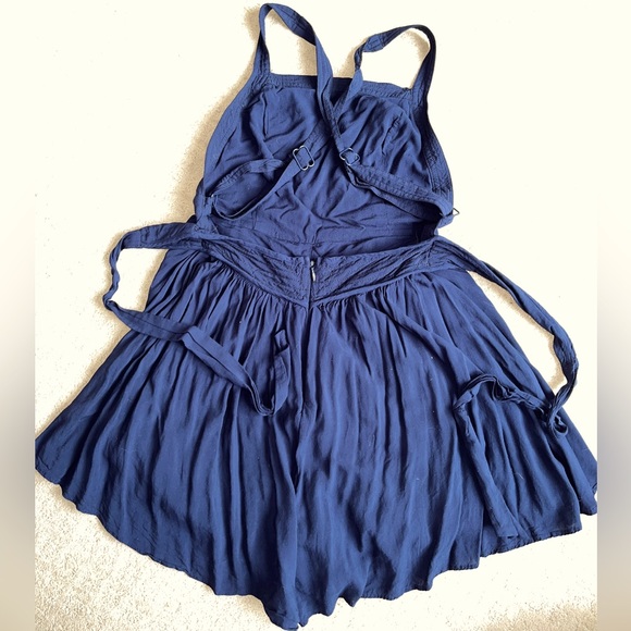 Flowy Strappy Open-Back Romper - Picture 2 of 3